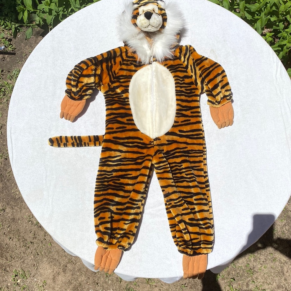 Tiger Halloween Costume for ages 3 to 4